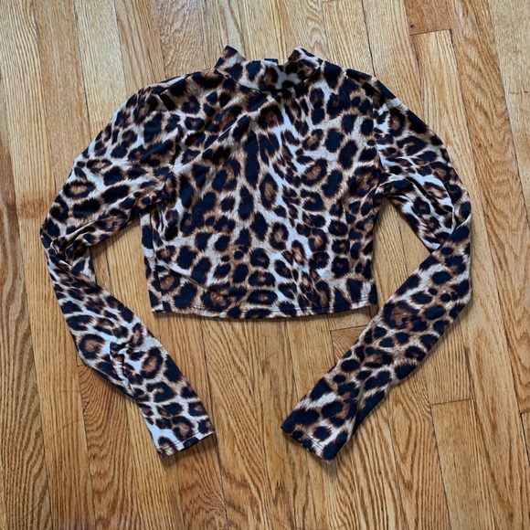 Forever 21 Tops - crop cheetah long sleeve